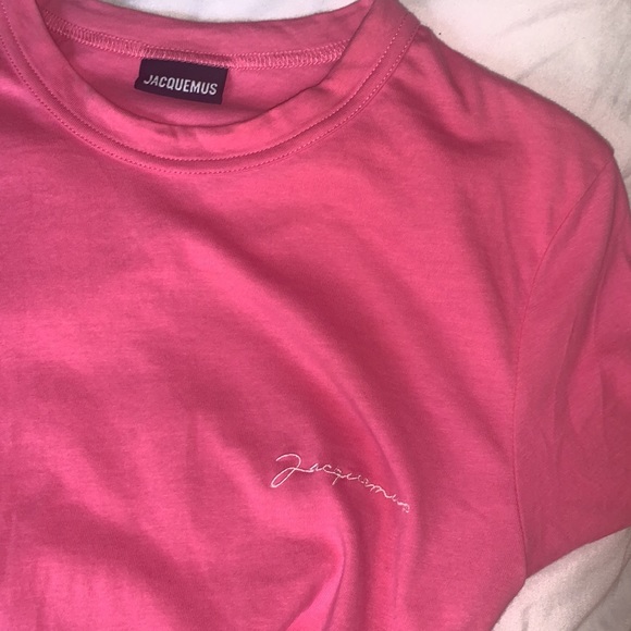 Embroidered logo t-shirt
- Fitted shape
- Ribbed crew neck
- Logo on the chest - Picture 6 of 14